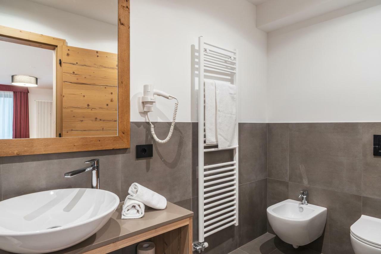 Ai Spiazzi Hotel Mezzocorona Exterior photo